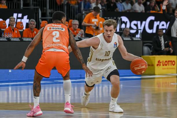 将对手逼入 将对手逼入